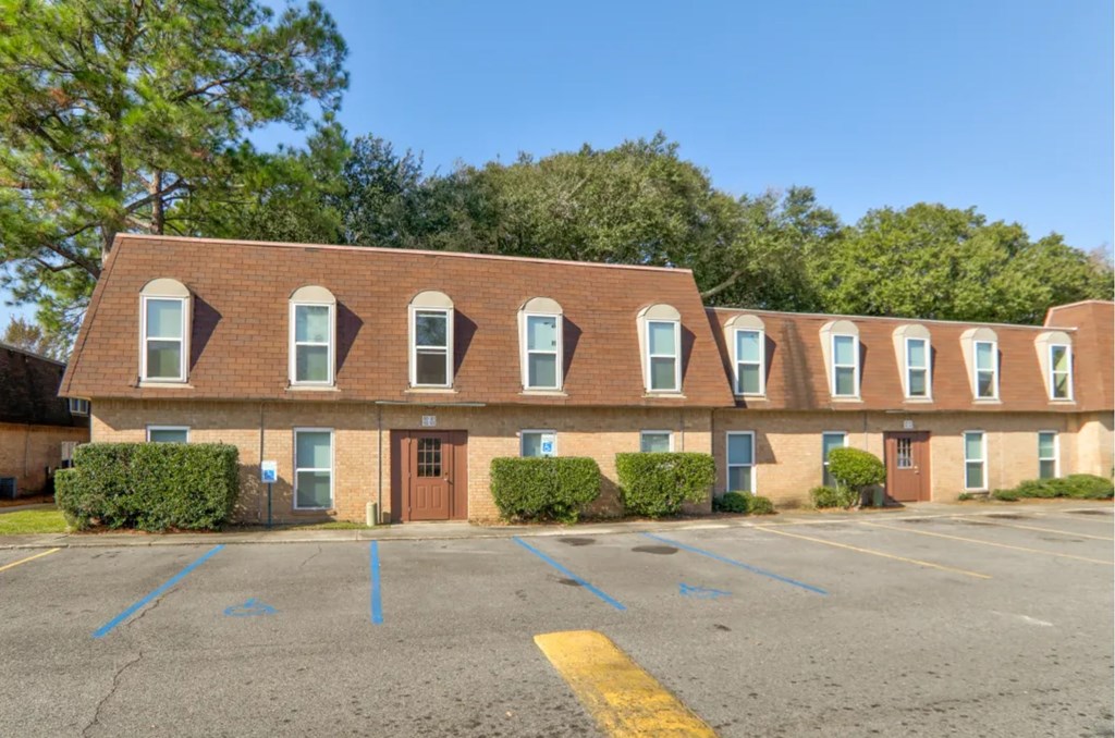 A building with a parking lot in front of it.